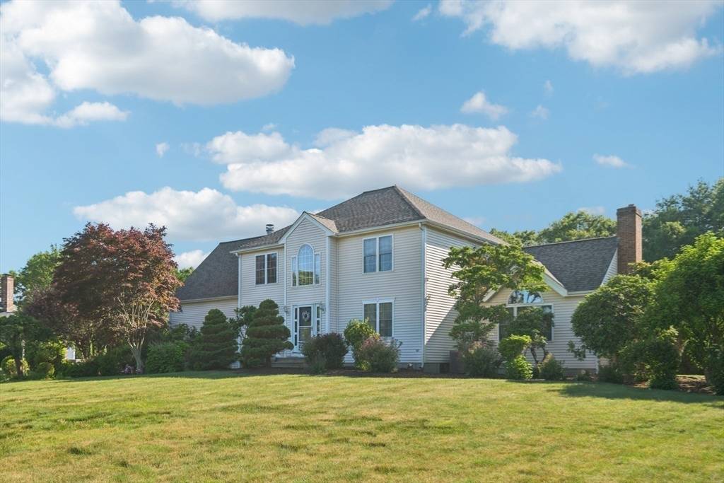 Lakeville, MA 02347,37 Nachaomet Rd