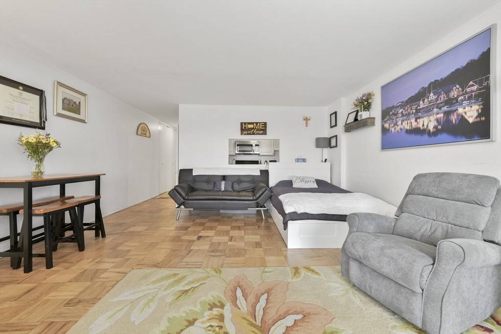 Boston, MA 02114,6 Whittier Pl #8P