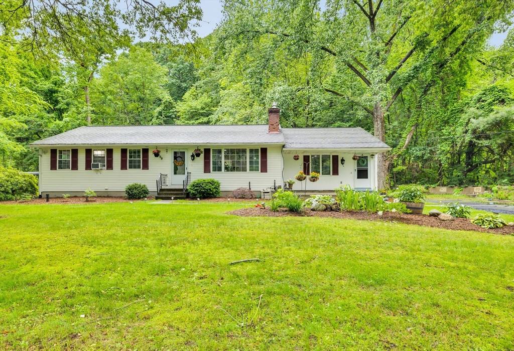 Westfield, MA 01085,1058 Russell Rd