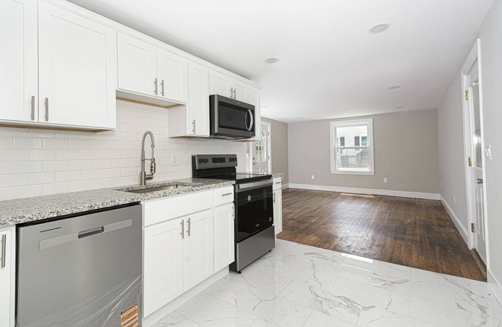 Uxbridge, MA 01569,394 Douglas St