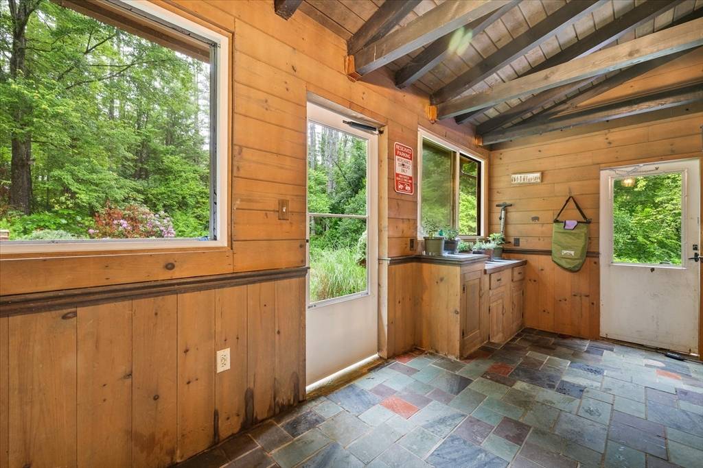 Athol, MA 01331,709 N Orange Rd