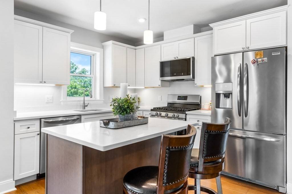 Wakefield, MA 01880,3 Bennett St #204