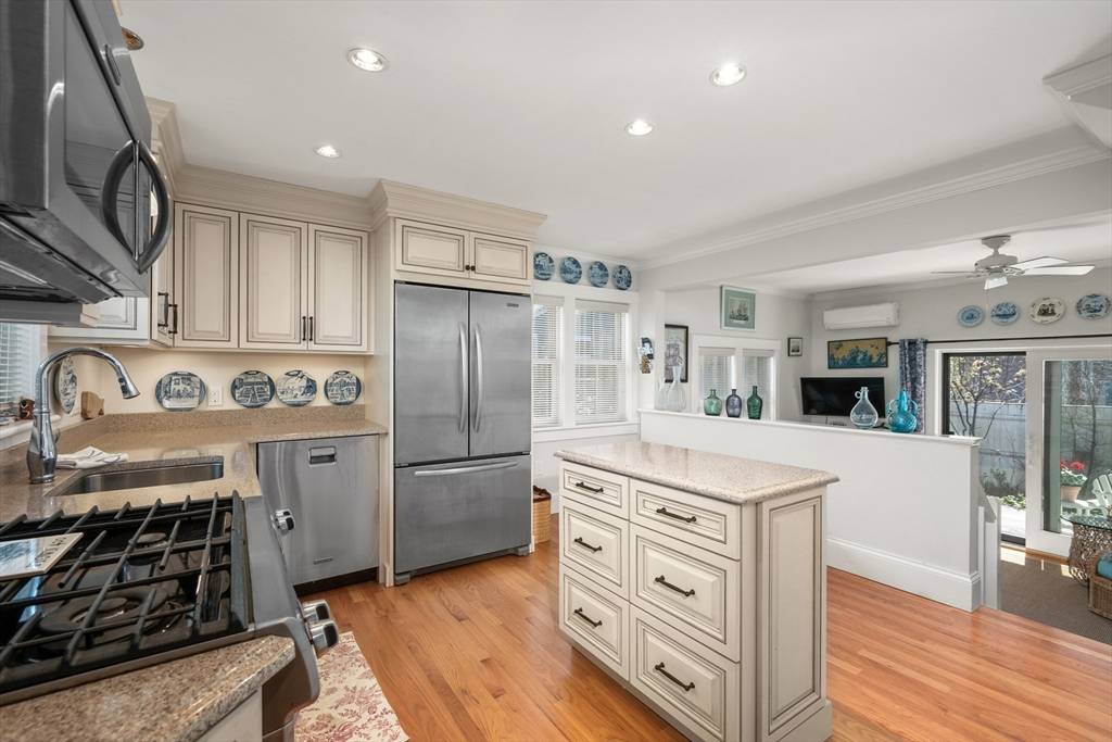 Provincetown, MA 02657,64 Franklin Street #D