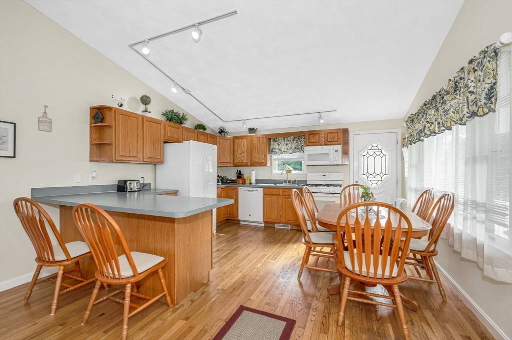 Dracut, MA 01826,33 Hopkins Street