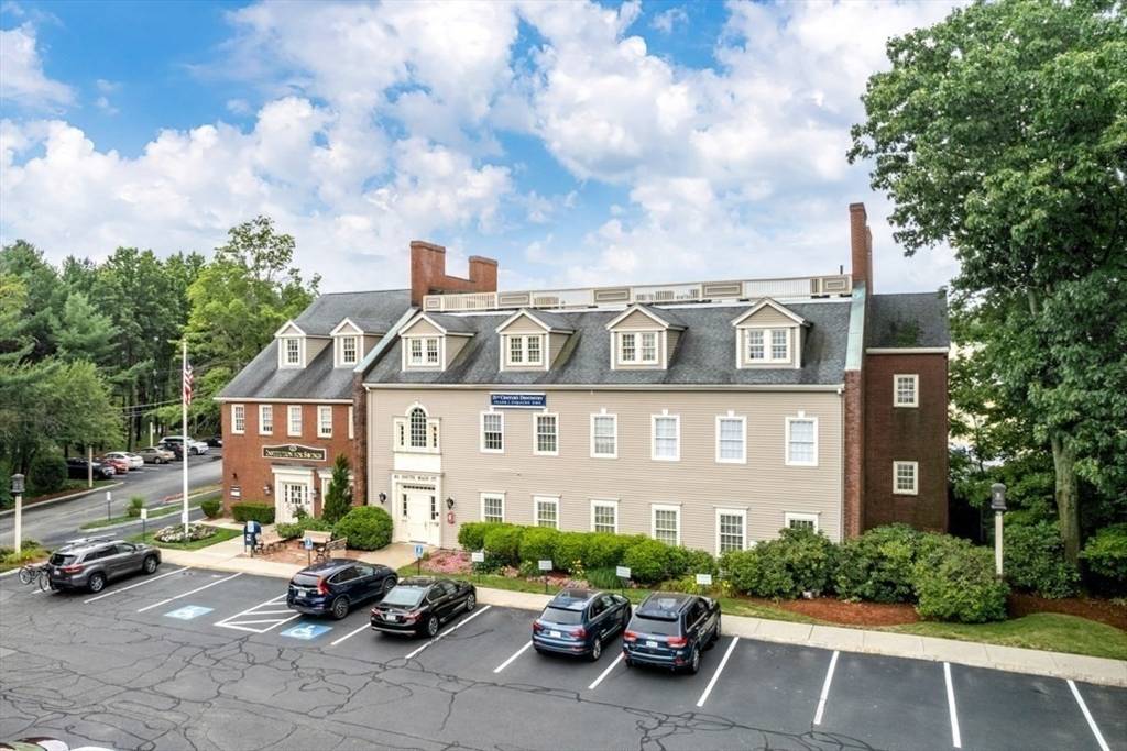 Middleton, MA 01949,161 S Main St #208-210