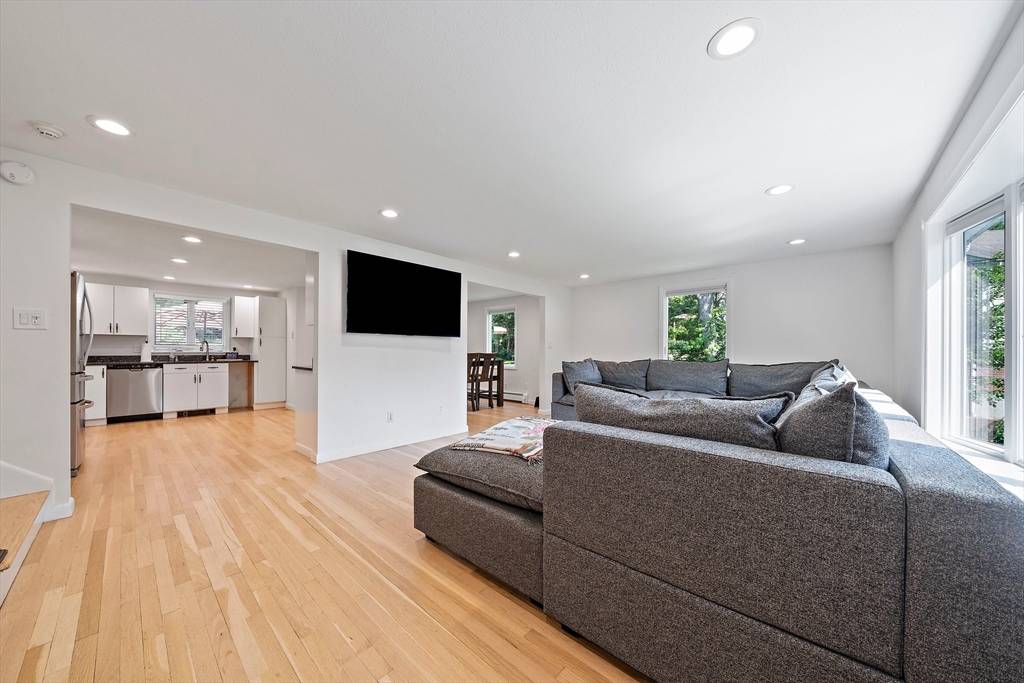 7 Helen Rd Braintree, MA 02184