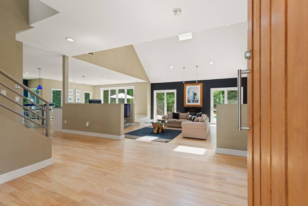 Berkley, MA 02779,28 Elm St