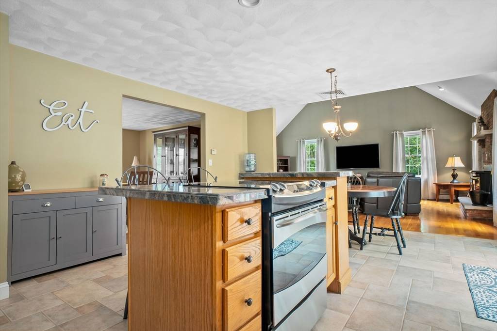 15 Hillside St Rowley, MA 01969