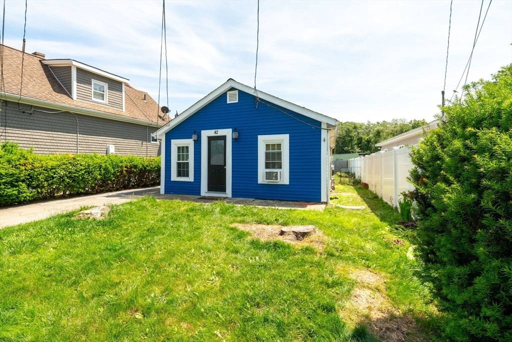 Dartmouth, MA 02748,42 Mccabe Street