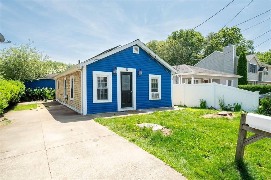 Dartmouth, MA 02748,42 Mccabe Street