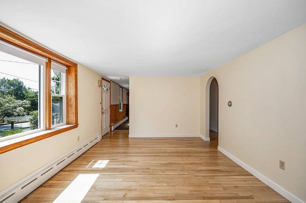 9 Hinckley Rd Tewksbury, MA 01876