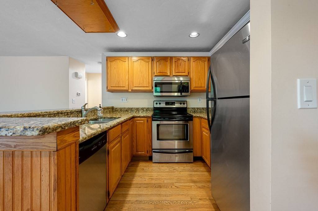 14 Midgley Ln Worcester, MA 01604