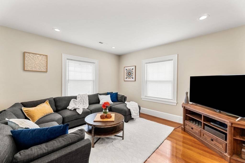 Medford, MA 02155,399 High St #2