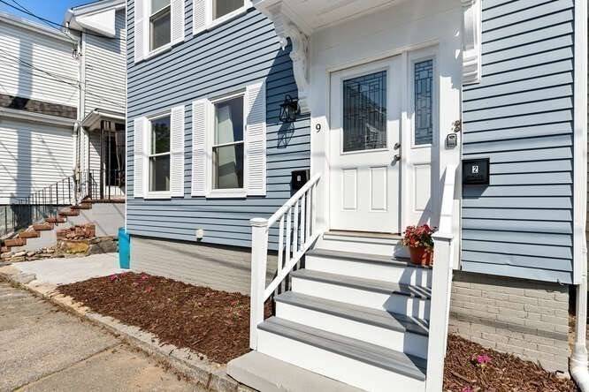 Gloucester, MA 01930,9 Foster Street #1