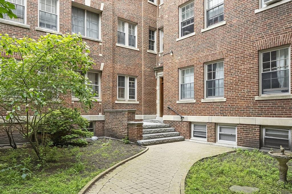 Cambridge, MA 02138,21 Chauncy St #3