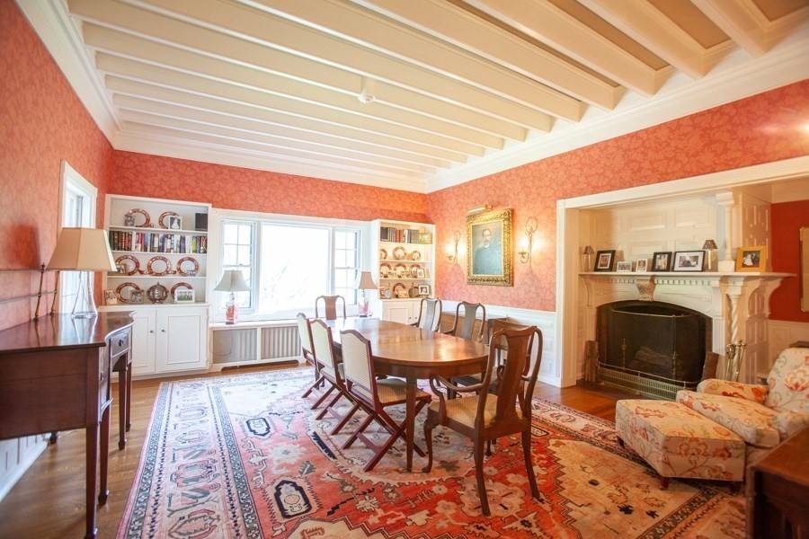 Wellesley, MA 02482,62 Pond Rd