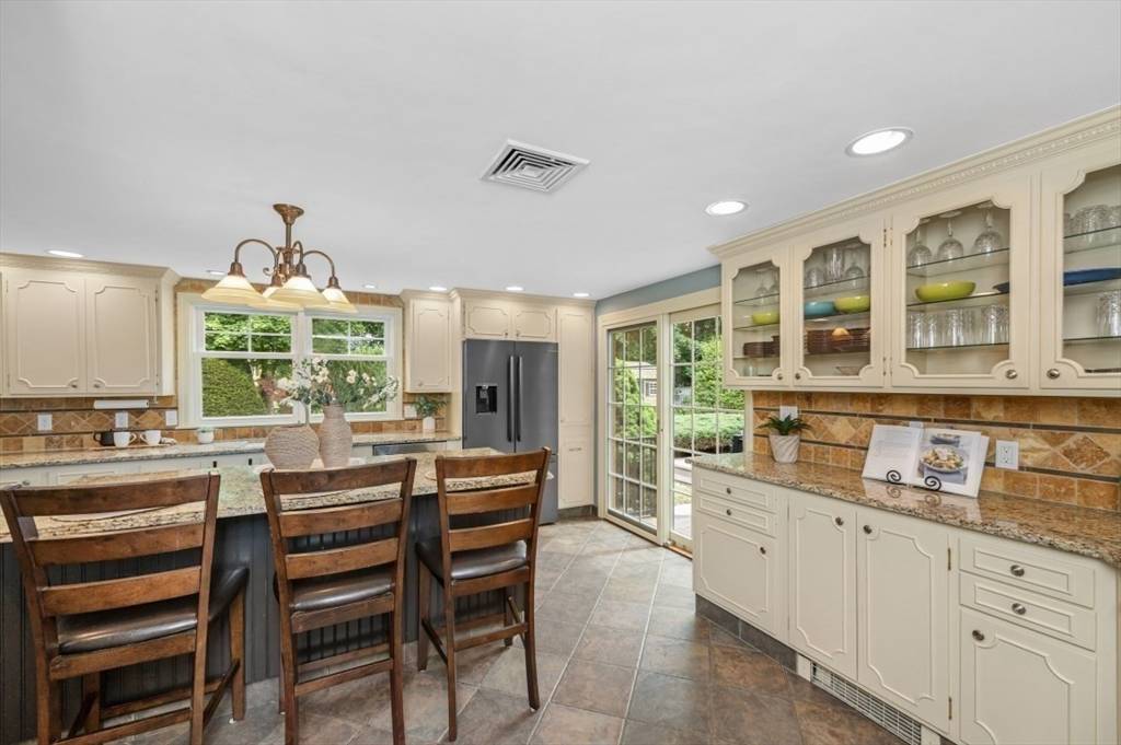 35 Crest Road Lynnfield, MA 01940