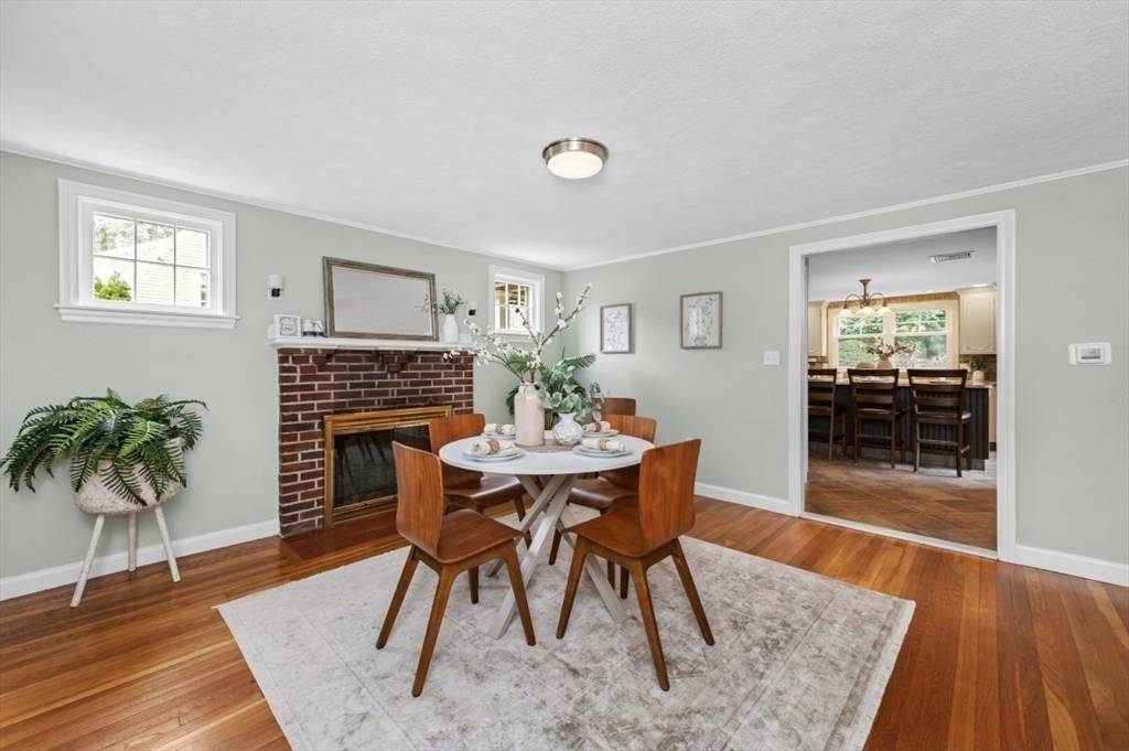 35 Crest Road Lynnfield, MA 01940