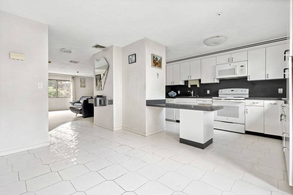 Malden, MA 02148,24 Crestview Dr #24