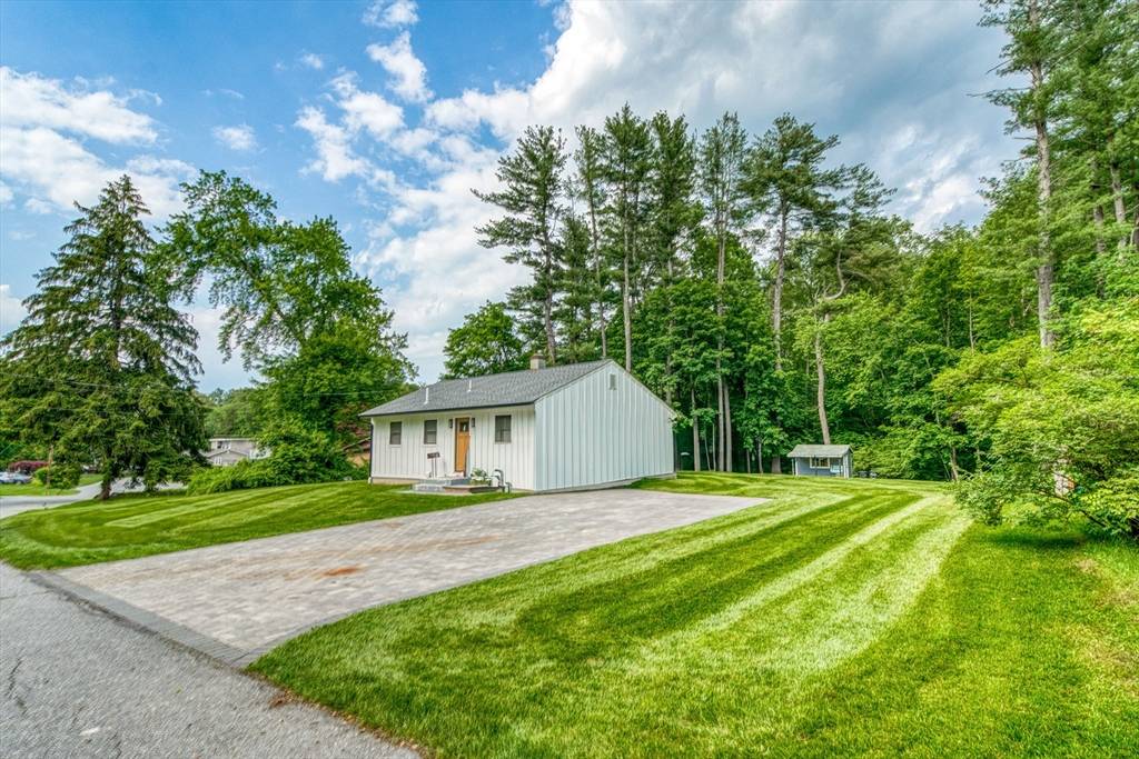 Northborough, MA 01532,39 Fernbrook Rd