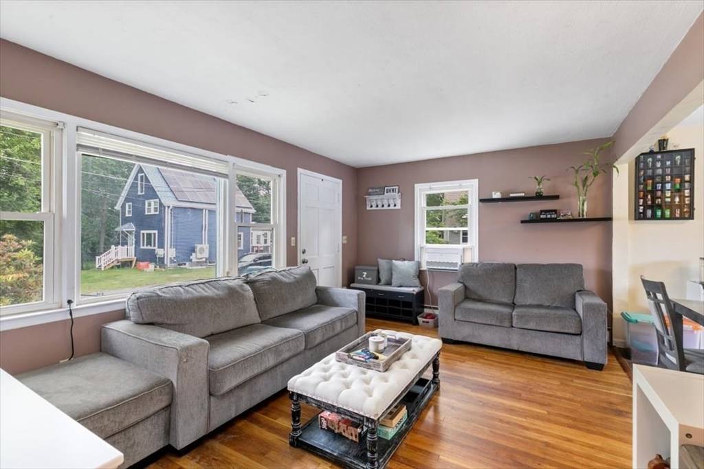 Tewksbury, MA 01876,15 Oak St