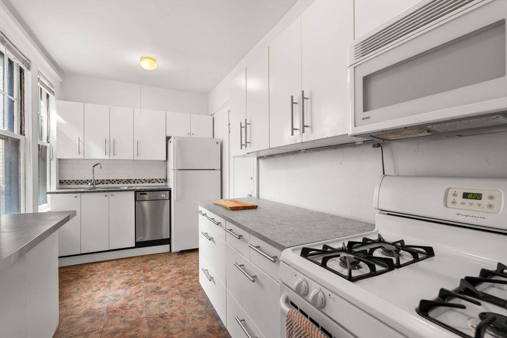 Boston, MA 02135,32 Sidlaw Rd #14