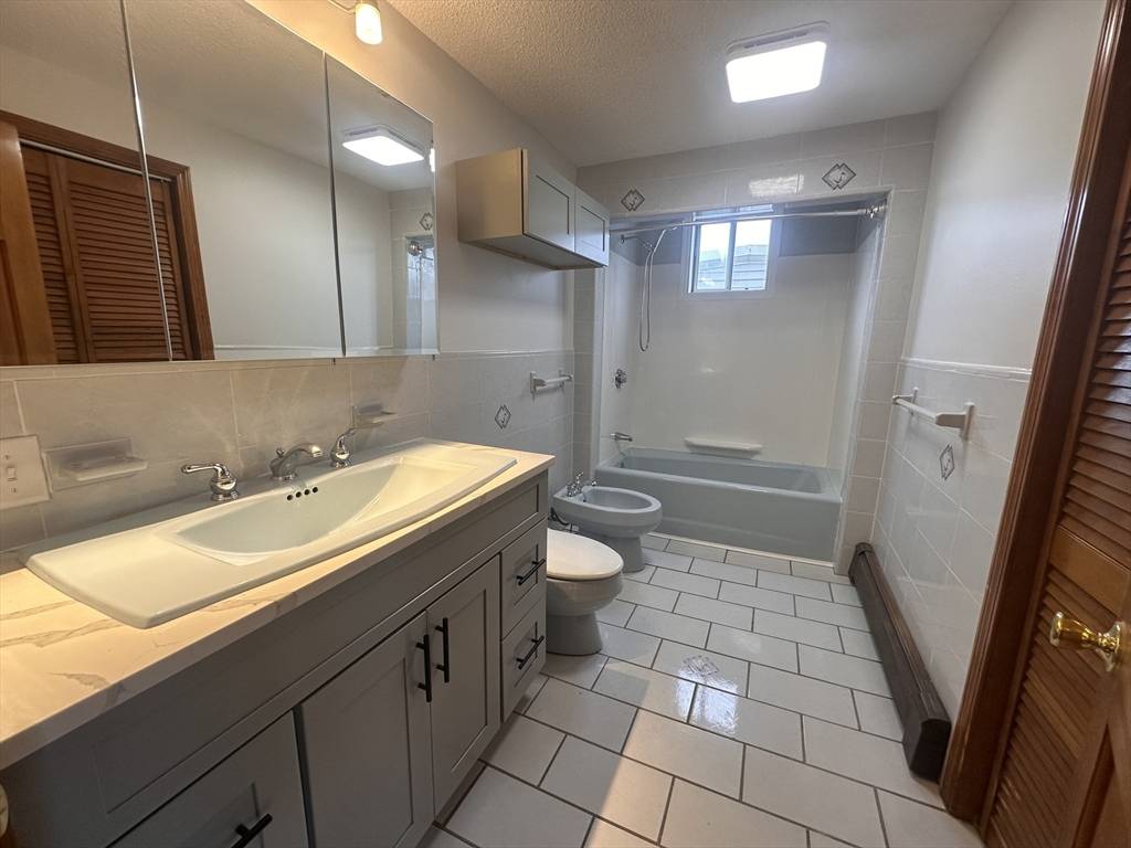 Cambridge, MA 02139,253 Elm St #3