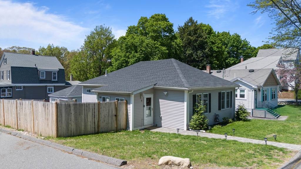 Saugus, MA 01906,9 Laconia Ave
