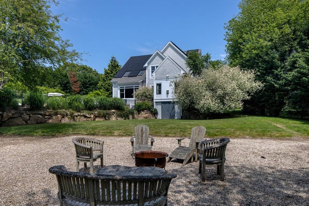 6 Ocean Breeze Ln Mattapoisett, MA 02739