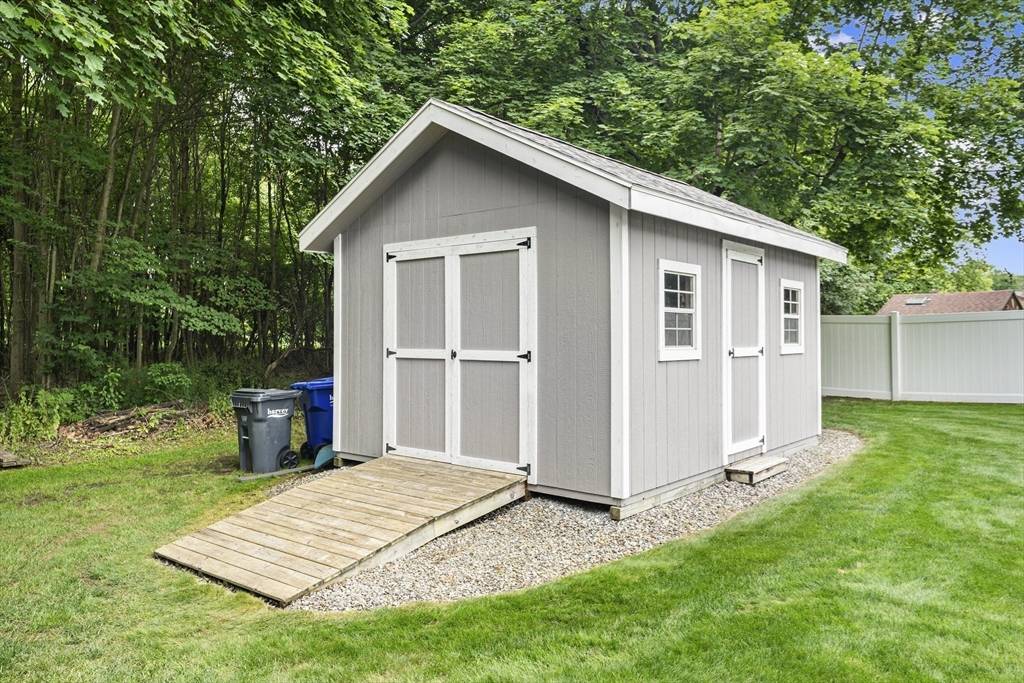 Westborough, MA 01581,15 Flanders Rd
