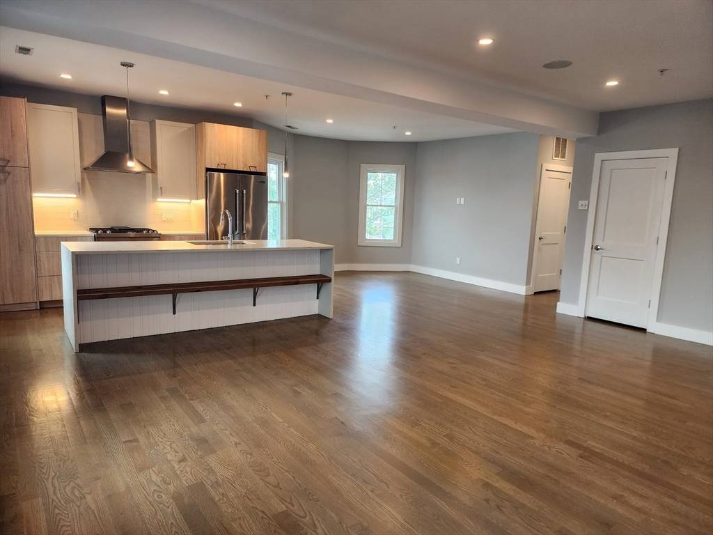 Boston, MA 02125,84 Romsey Street #3