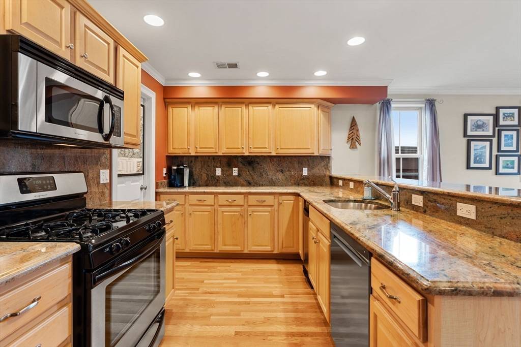 Amesbury, MA 01913,75 Main #205
