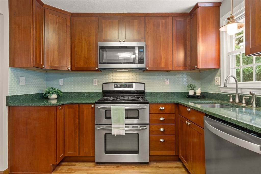 Chelmsford, MA 01824,15 Sleigh Rd.