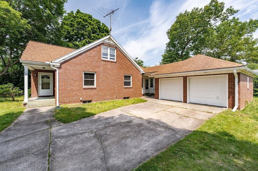Westfield, MA 01085,98 Ridgeway St