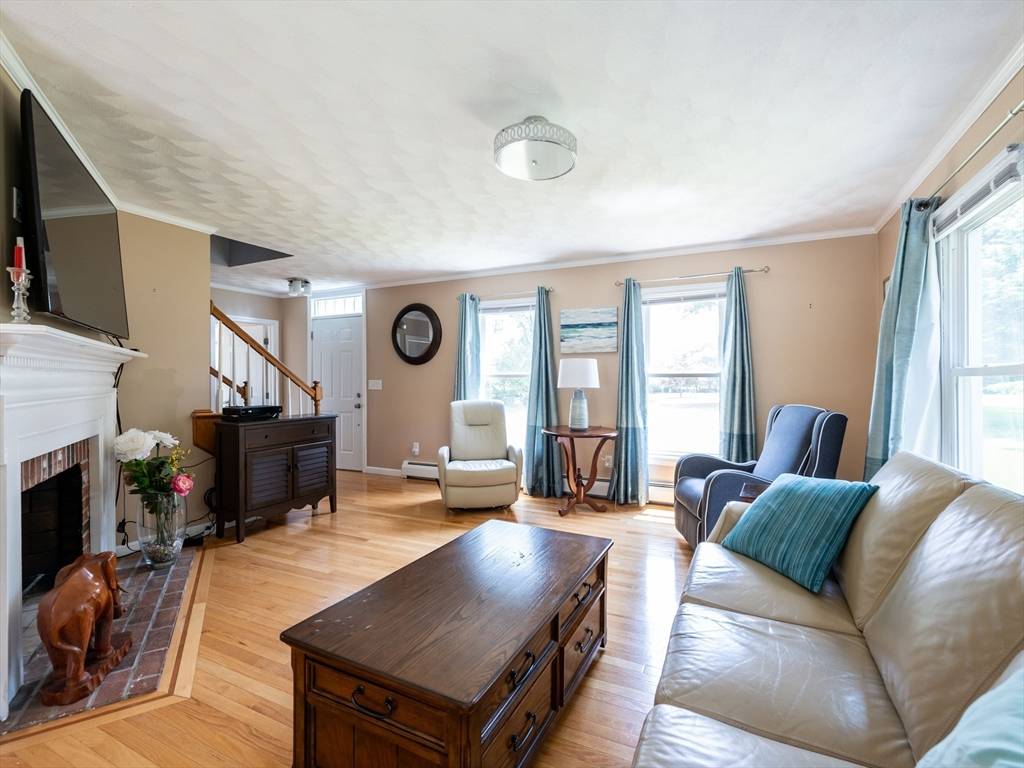 Swansea, MA 02777,9 Royal Wood Ln