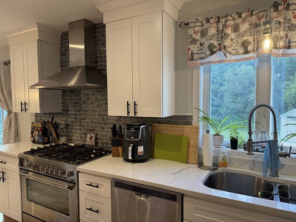 Dighton, MA 02715,3064 Club House Dr