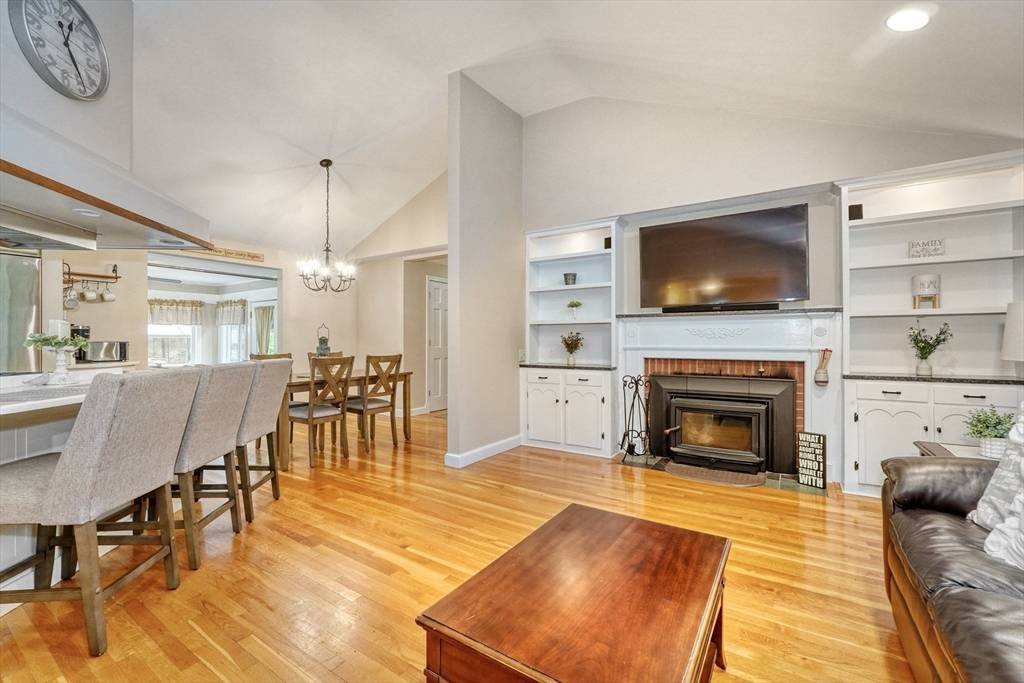 Medfield, MA 02052,13 Tamarack Road