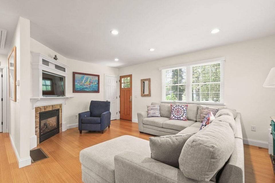 Orleans, MA 02653,33 Beach Rd