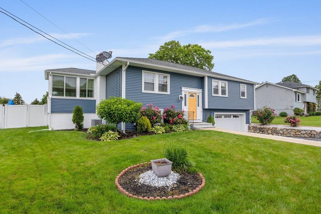 Lowell, MA 01852,44 Briar Ave