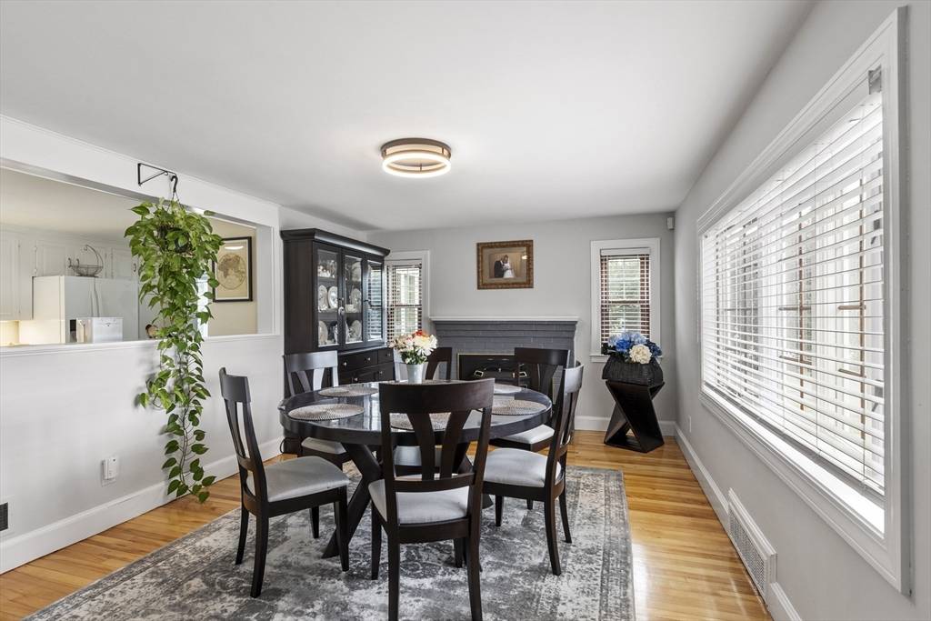 Peabody, MA 01960,18 Rainbow Cir