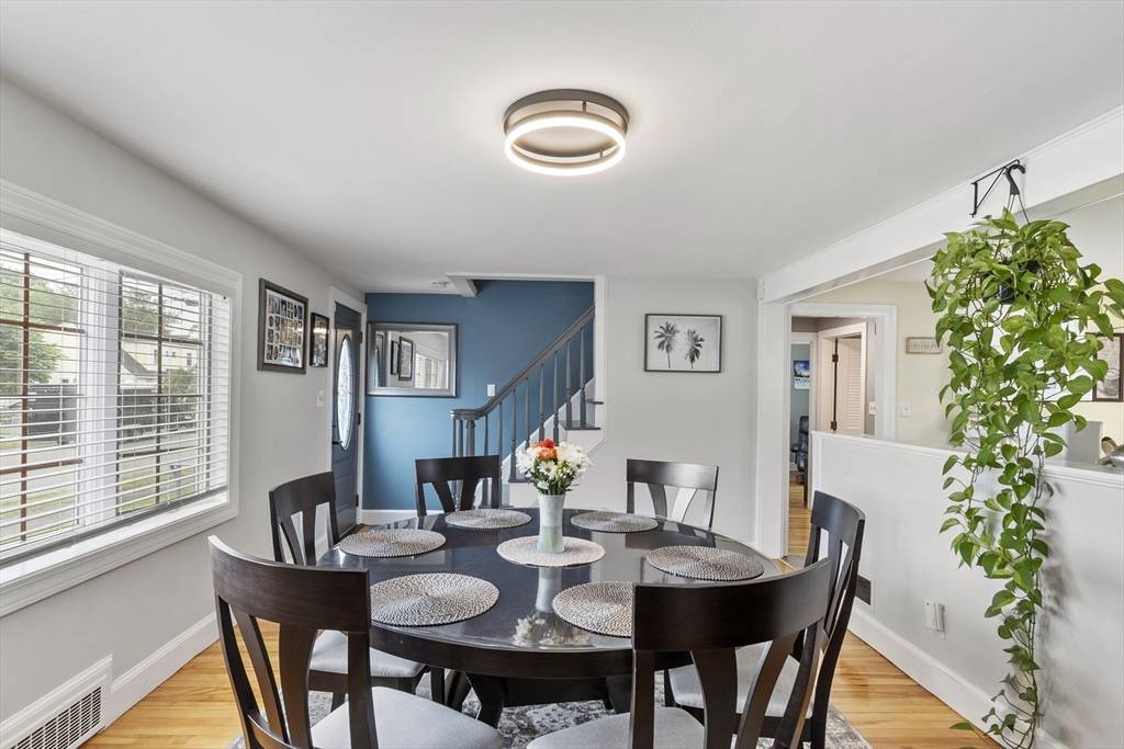 Peabody, MA 01960,18 Rainbow Cir