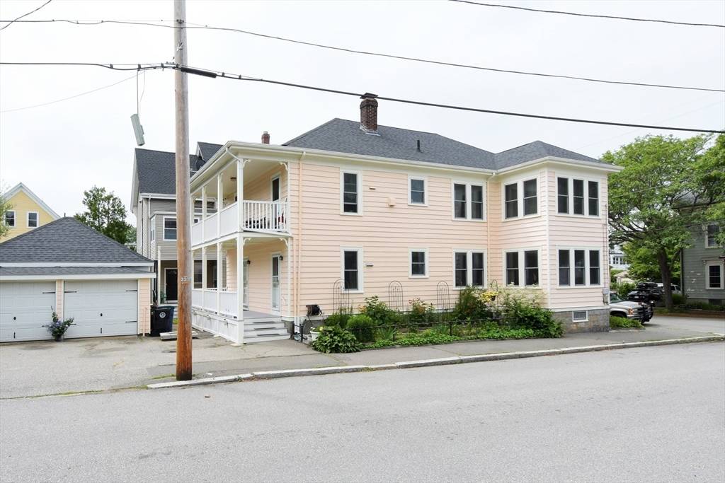 Salem, MA 01970,27 Ocean Avenue #1