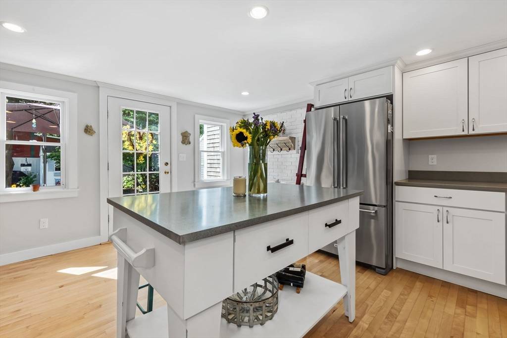 Newburyport, MA 01950,18 Pine Street #1