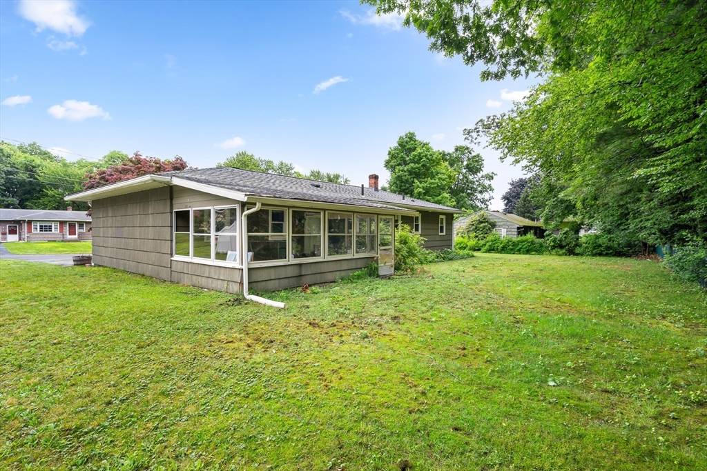 South Hadley, MA 01075,8 Grandview Street