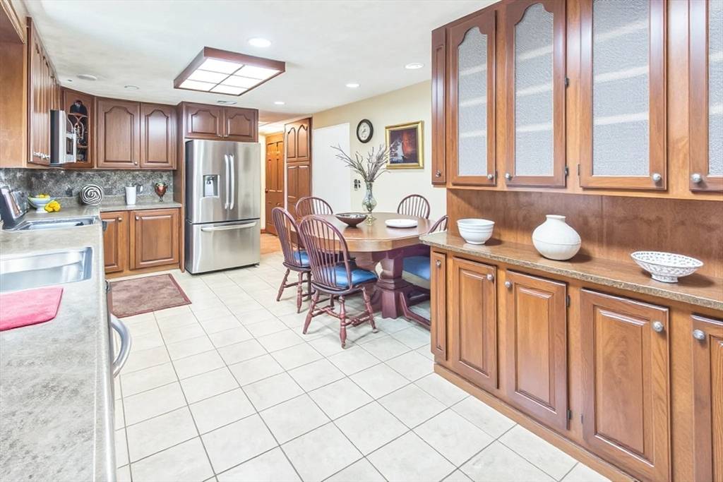 Rehoboth, MA 02769,37 Colonial Way