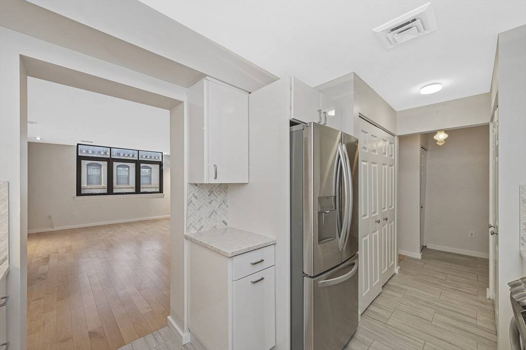 Boston, MA 02109,376 Commercial Street #6C