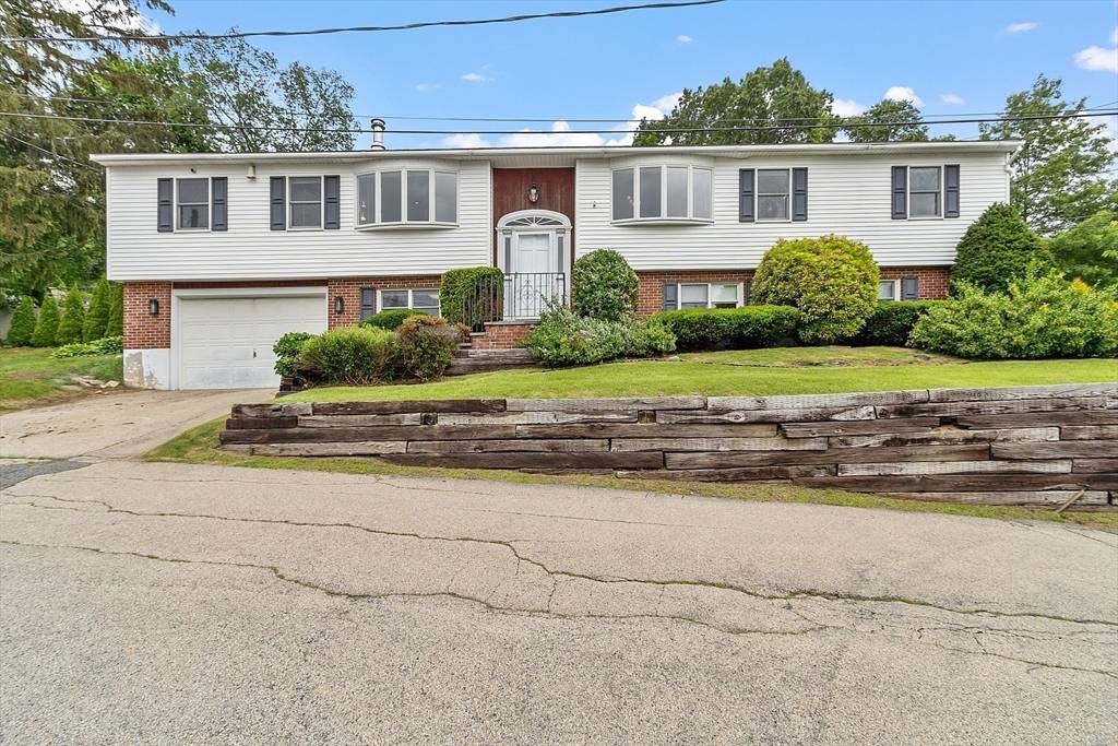 Amesbury, MA 01913,82 Powow Street