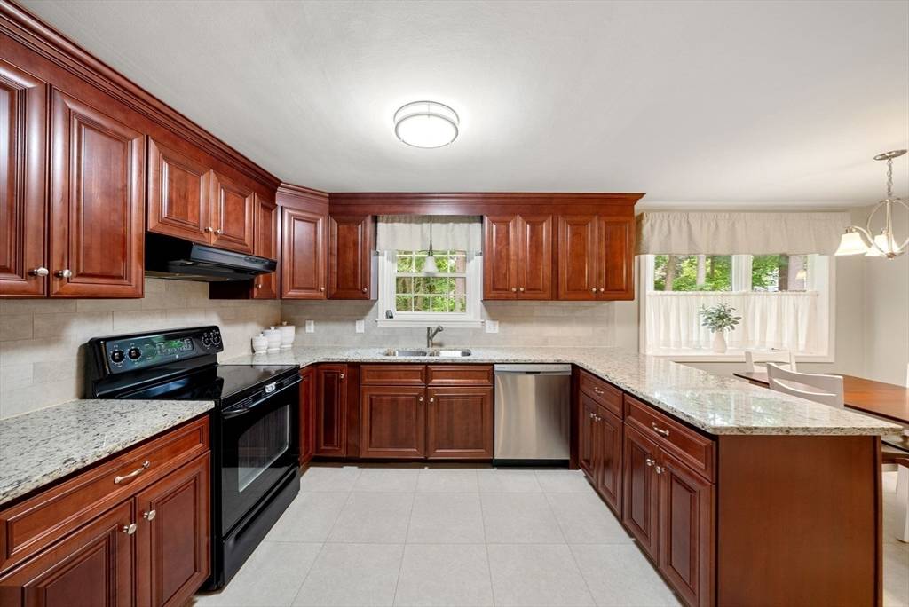 Abington, MA 02351,74 Checkerberry Rd
