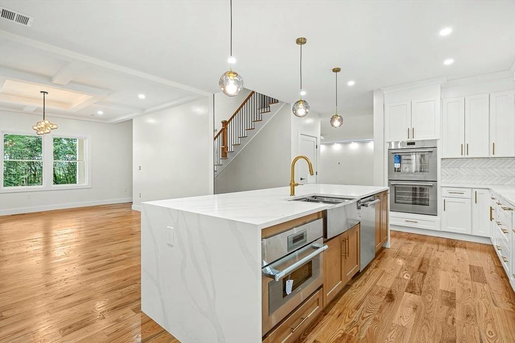 Carlisle, MA 01741,12 Martin St