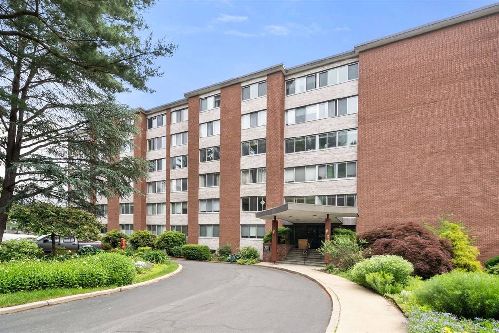 Brookline, MA 02445,22 Chestnut Pl #111